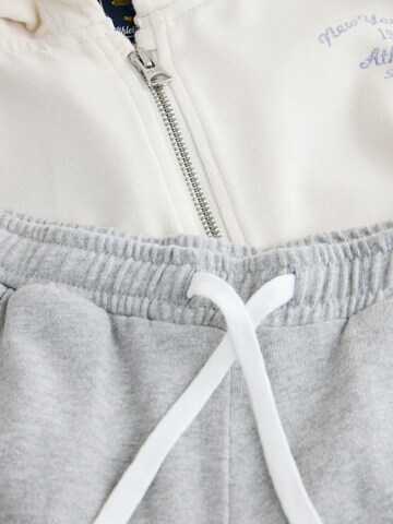 Superdry - Conjunto en gris