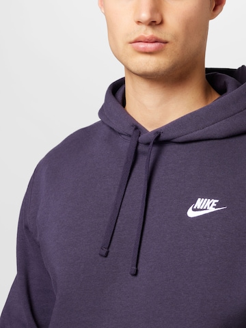 Nike Sportswear Regular Fit Sweatshirt 'Club Fleece' in Lila