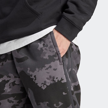 ADIDAS ORIGINALS Regular Pants 'Graphics Camo' in Grey