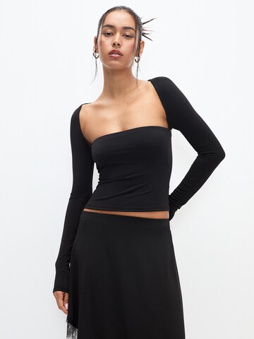 Pull&Bear Shirt in Black: front