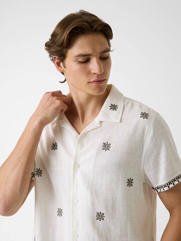 GUESS Regular Fit Hemd in Beige