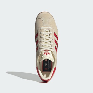 Baskets basses 'Gazelle Manchester United Terrace Icons' ADIDAS ORIGINALS en blanc