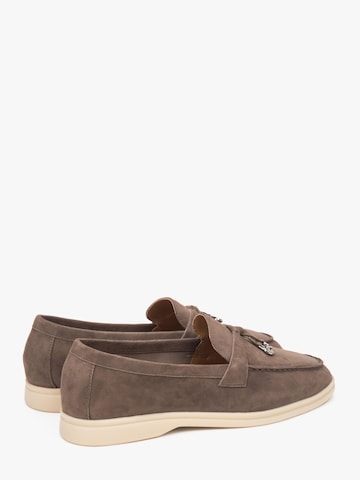 Estro Classic Flats '935-2' in Brown