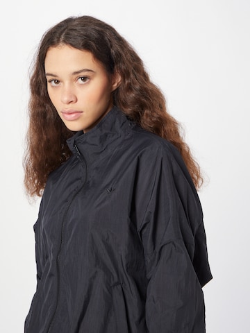 Veste mi-saison 'Premium Essentials' ADIDAS ORIGINALS en noir