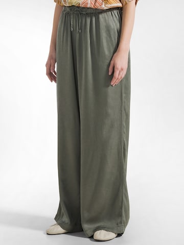 DEHA Wide leg Trousers in Green: front