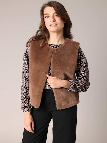 Gilet 'Fuzzy' Deeluxe en marron : devant