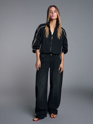 Barrel Jeans di Bershka in nero: frontale