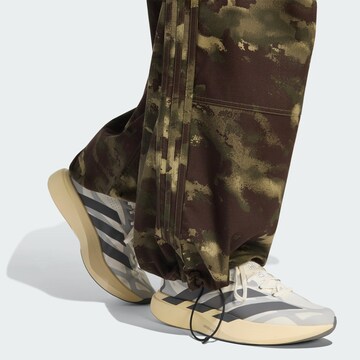 Largi Pantaloni cu buzunare de la ADIDAS ORIGINALS pe verde