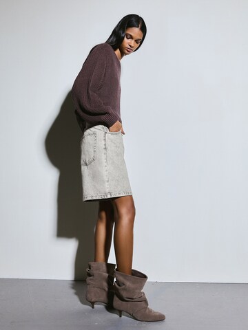 BershkaBaggy Traperice - siva boja