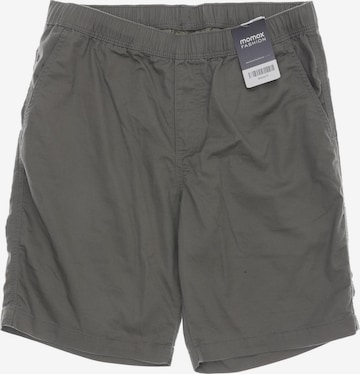 UNIQLO Shorts 33 in Grün: Vorderseite