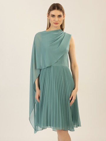 APART Cocktail Dress in Green: front