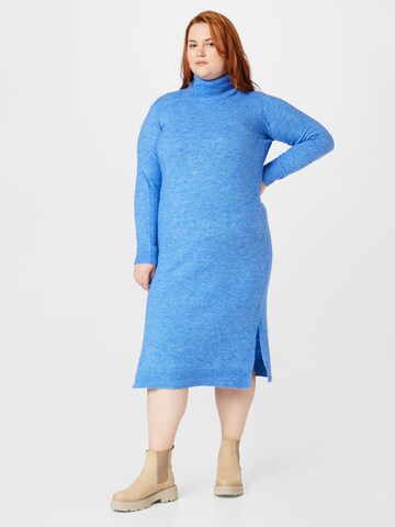 Rochie tricotat 'Juliana' de la PIECES Curve pe albastru: față