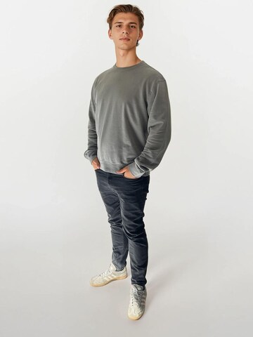 A Question Of (AQO) Sweatshirt 'Johannes' i grå