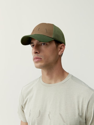 Born Living Yoga Athletic Cap ' Atuel ' in Green: front