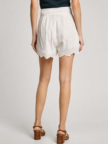 regular Pantaloni con pieghe 'Douce' di Pepe Jeans in bianco