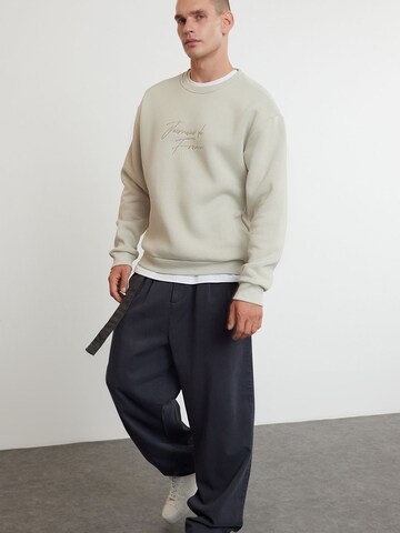 Sweat-shirt Trendyol en gris