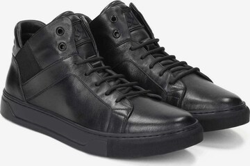 Sneaker alta di Kazar in nero