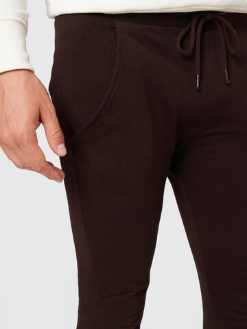 Tapered Pantaloni de la BRAVE SOUL pe maro