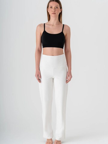 Leela COTTON Regular Pants in White