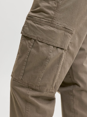 JACK & JONES Regular Cargo trousers in Brown