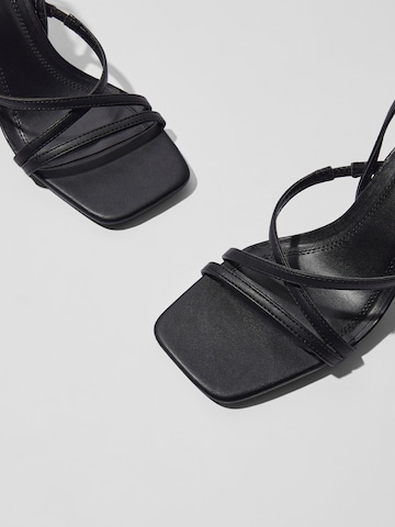 Bershka Sandalen met riem in Zwart