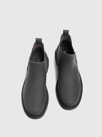 Pull&Bear Chelsea boots in Grey
