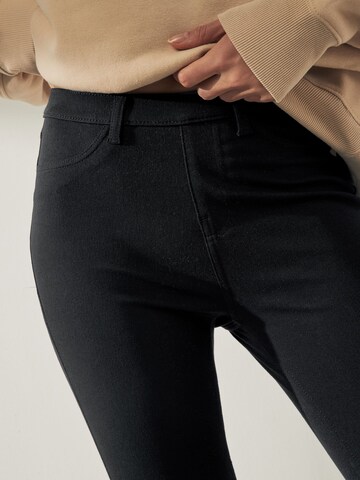 Next Skinny Jeggings in Schwarz