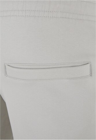 Tapered Pantaloni di Urban Classics in grigio