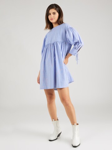 Robe 'HOLLY' PIECES en bleu : devant