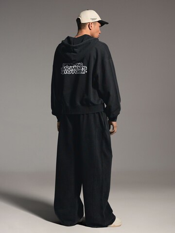 Bershka Широки крачоли Дънки в черно