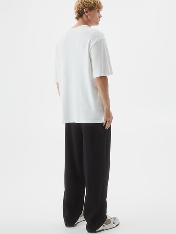 Pull&Bear Loose fit Pleat-front trousers in Black