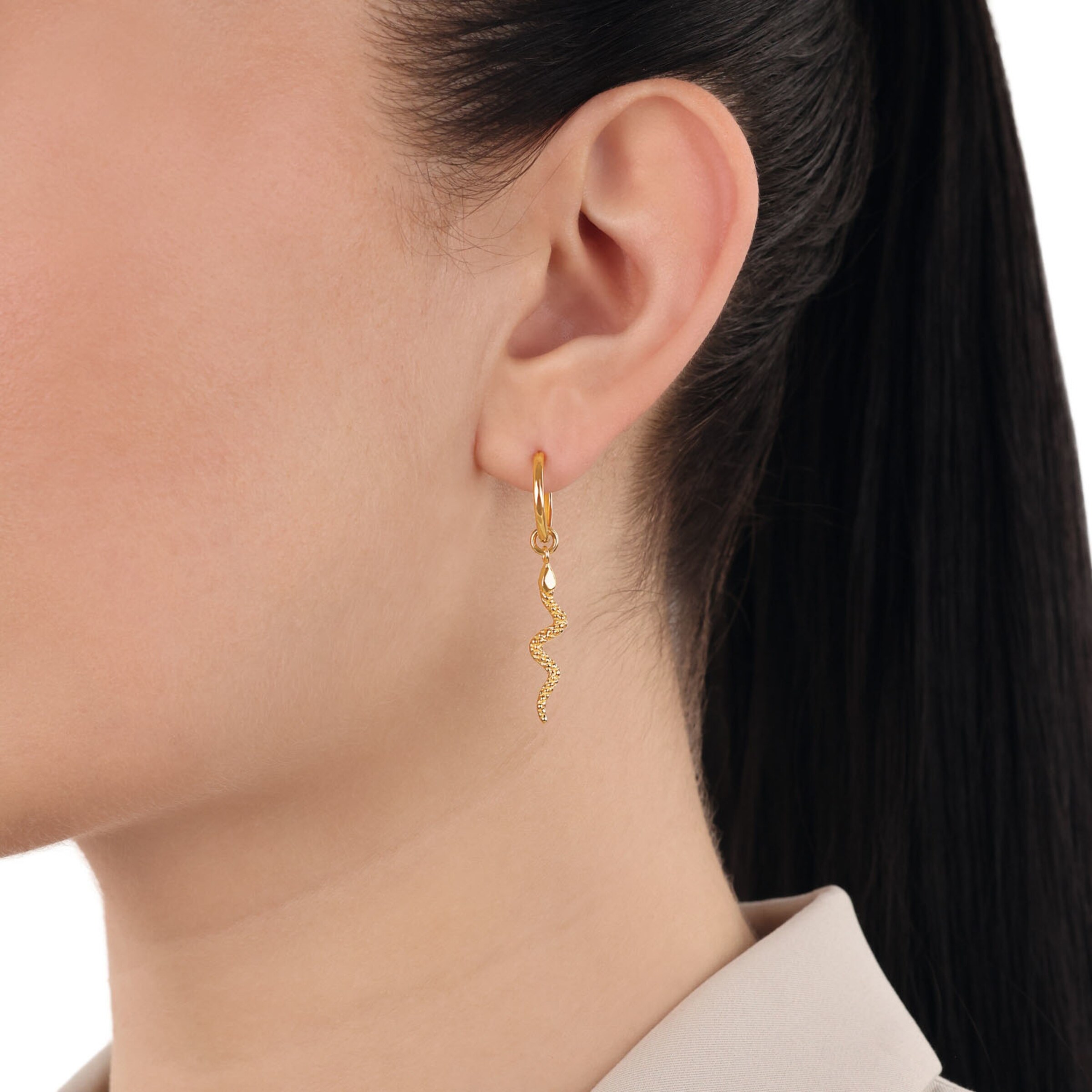 AMOR Pendant in Gold: front