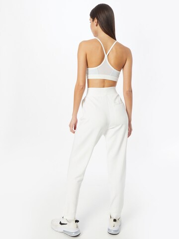 Tapered Pantaloni sportivi 'Heritage' di NIKE in bianco