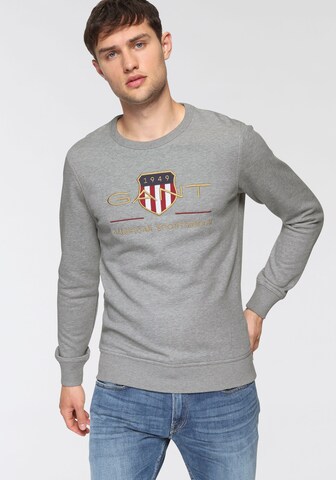 GANTSweater majica 'Archive Shield' - siva boja: prednji dio
