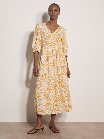 Robe ' ' Apricot en jaune : devant