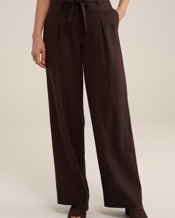 WE Fashion Regular Trousers in Brown