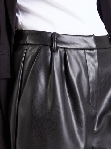 ONLY Regular Trousers 'ONLSARAMY' in Black