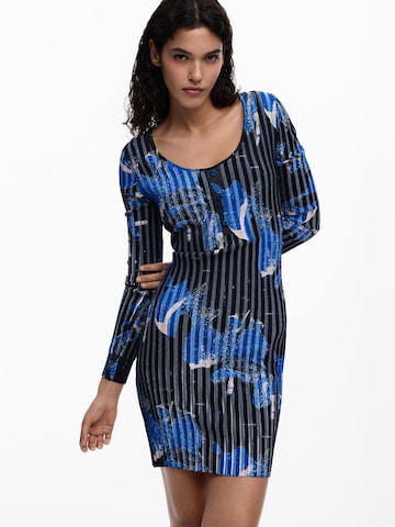 Rochie de la Desigual pe negru: față