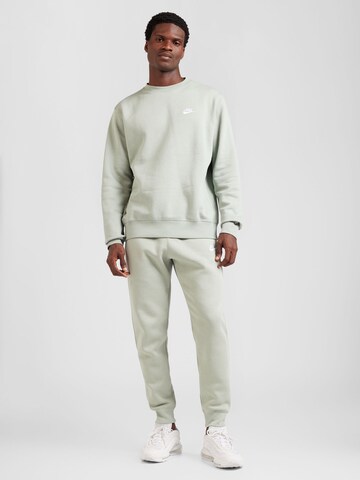 Tapered Pantaloni 'CLUB FLEECE' de la Nike Sportswear pe verde