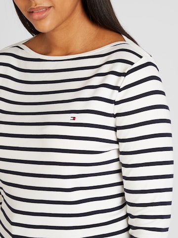 T-shirt 'New Cody' Tommy Hilfiger Curve en blanc