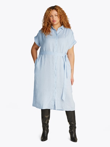 Robe-chemise 'ESS' Tommy Hilfiger Curve en bleu : devant