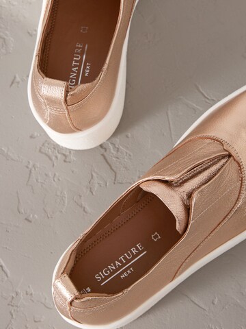 Slip on Next en or