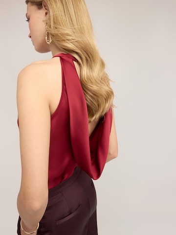 Haut MOTIVI en rouge