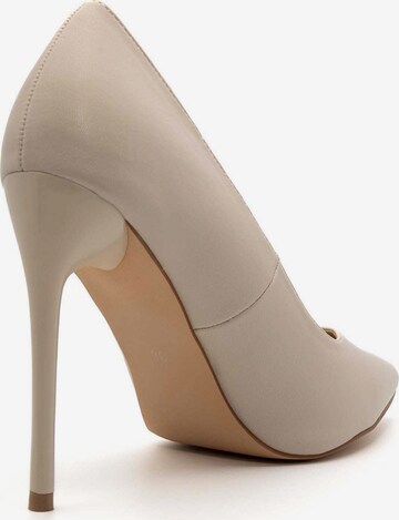 CRISTIN Pumps in Beige