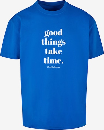 T-Shirt 'Good Things Take Time' Merchcode en bleu : devant