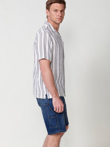 Coupe regular Chemise KOROSHI en blanc