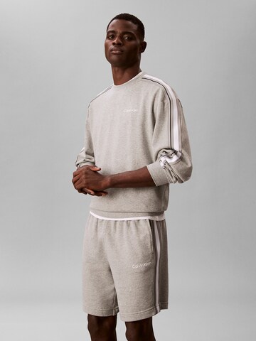 Regular Pantalon fonctionnel Calvin Klein Sport en gris : devant