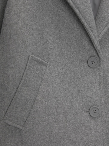 Geacă de primăvară-toamnă de la Pull&Bear pe gri