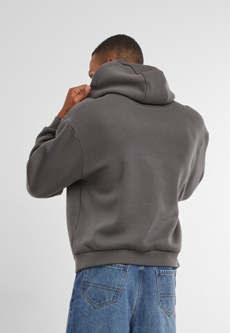 MT Upscale Sweatshirt 'Make It Legendary' in Grijs