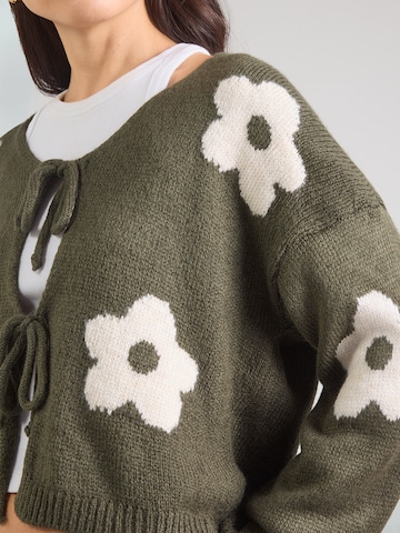 Geacă tricotată 'Am44elie' de la Hailys pe verde